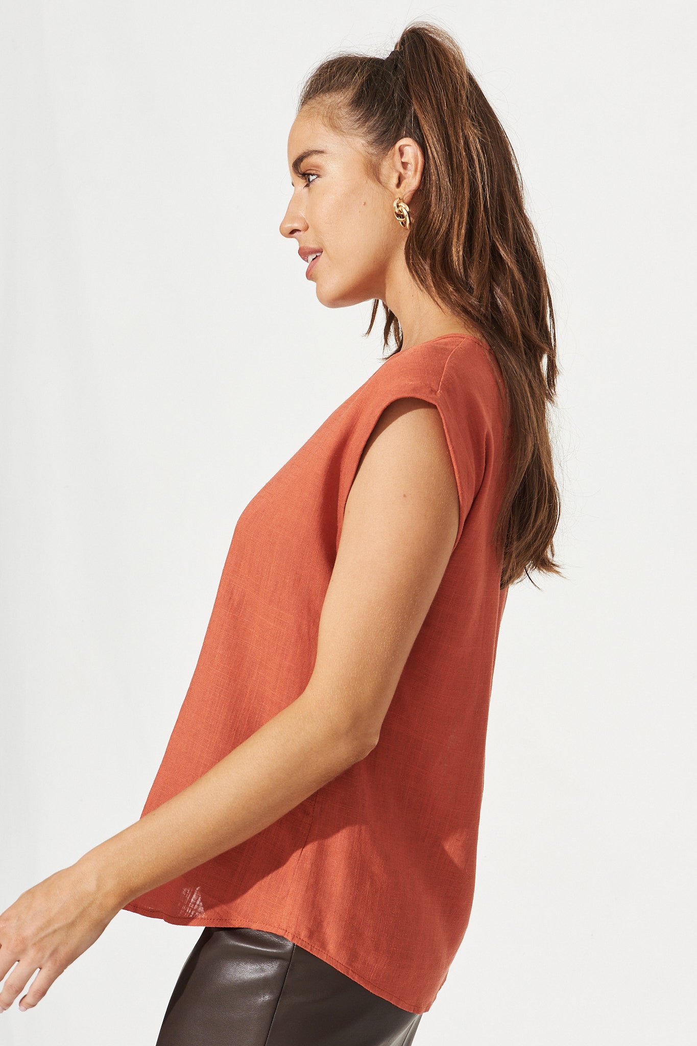 Rejina Top In Rust Linen Blend - Image 3