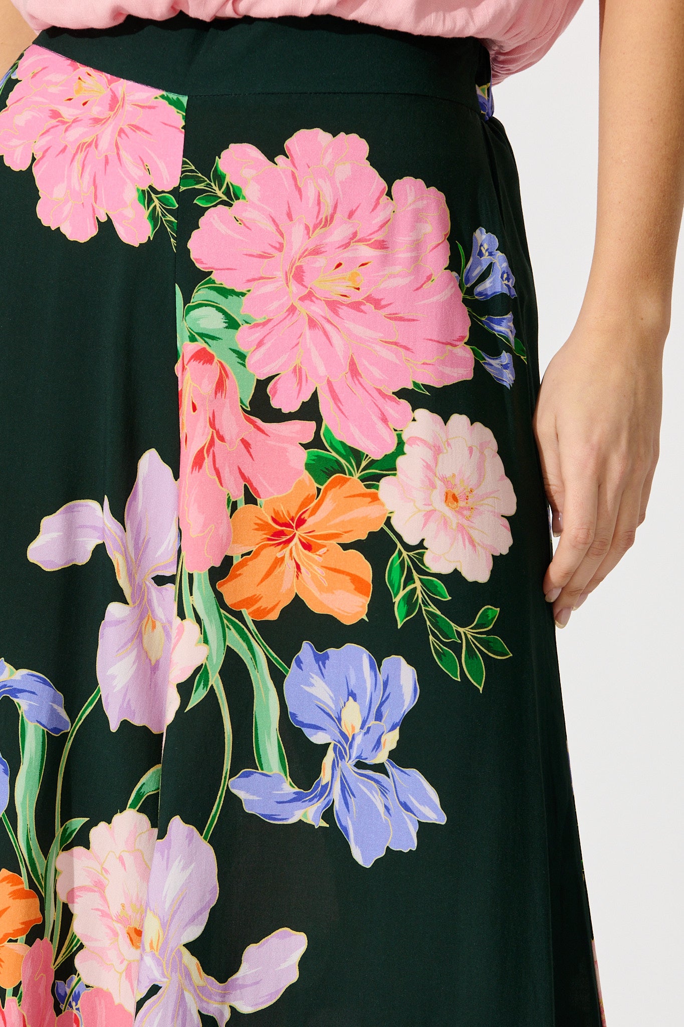 Amara Garden Pant in Green with Multi Floral - Image 12
